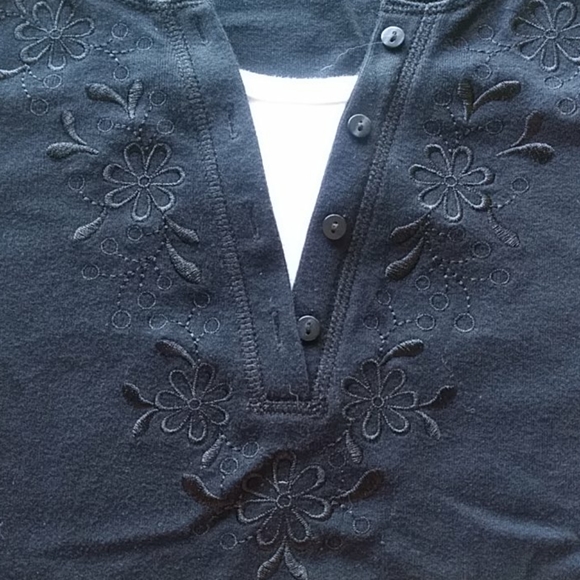 CROFT & BARROW V-neck Black Tee - Picture 5 of 7